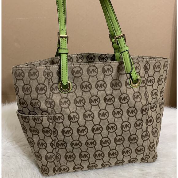 MICHAEL KORS JET SET Vintage Khaki Signature Canvas Pocket Tote w/Green Trim - Picture 5 of 16